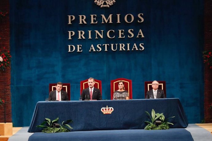 Los Reyes Felipe y Letizia presiden la ceremonia de entrega de los Premios Princesa de Asturias 