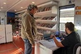 La Diputació de Barcelona mejora la accesibilidad a los bibliobuses para personas sordas