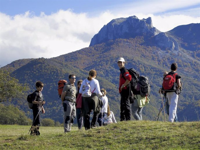 Más de 22.000 personas participan en actividades de Naturea Cantabria entre enero y abril