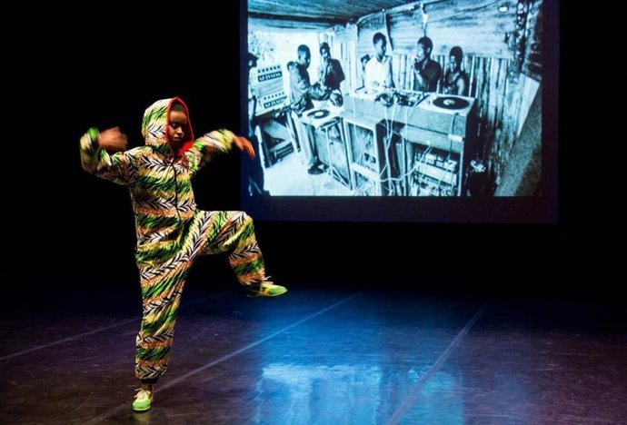 La bailarina Ana Pi recorre las danzas urbanas de diez ciudades a través de una conferencia bailada en el Reina Sofía