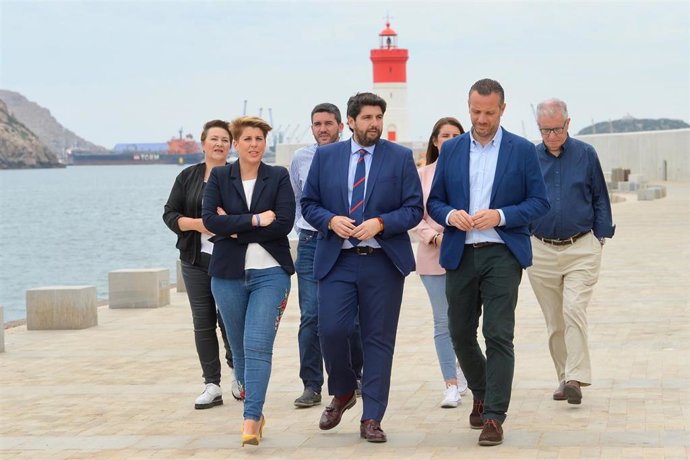 Fernando López Miras junto con Joaquín Segado y Noelia Arroyo