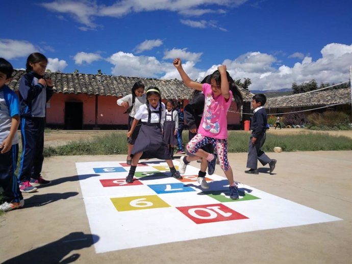 OHL pone en marcha dos iniciativas para mejorar sendas escuelas en Perú