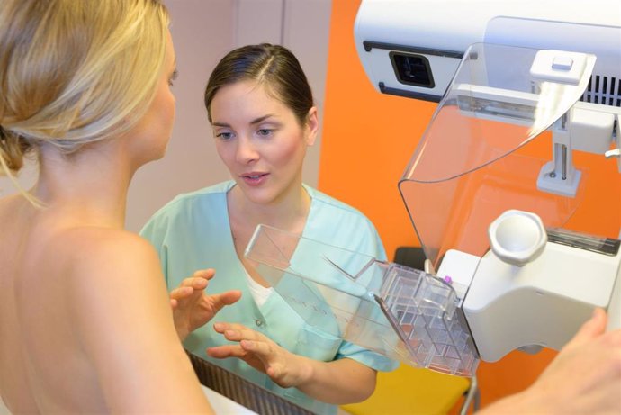 Empresas.-HLA Perpetuo Socorro adquiere un nuevo mamógrafo que aumenta un 60% la capacidad de detección