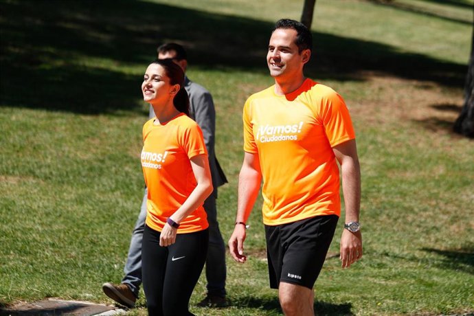 Inés Arrimadas e Ignacio Aguado de Ciudadanos participan en una Carrera Ciudadana junto a simpatizantes del partido