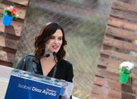 Ayuso propone que jóvenes se deduzcan del IRPF el 100% de los intereses de préstamos pedidos para estudios