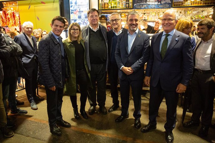 El president de l'Associació de Comerciants de la Boqueria, Salvador Capdevila, es reuneix amb polítics de diverses formacions a Barcelona