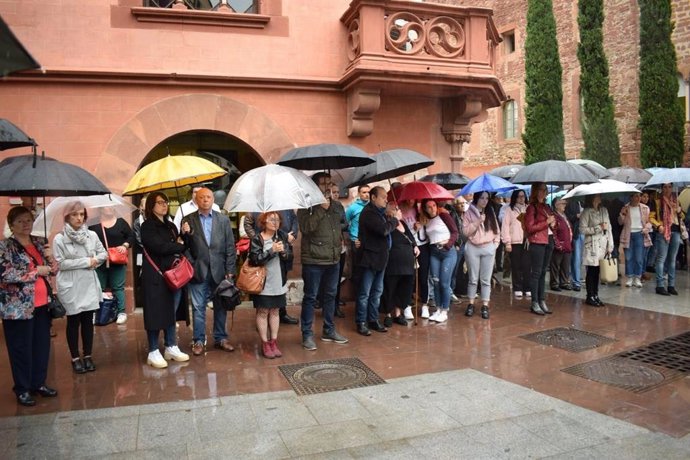 Sucesos.- Minuto de silencio en Viladecans (Barcelona) por el homicidio de Janet Jumillas