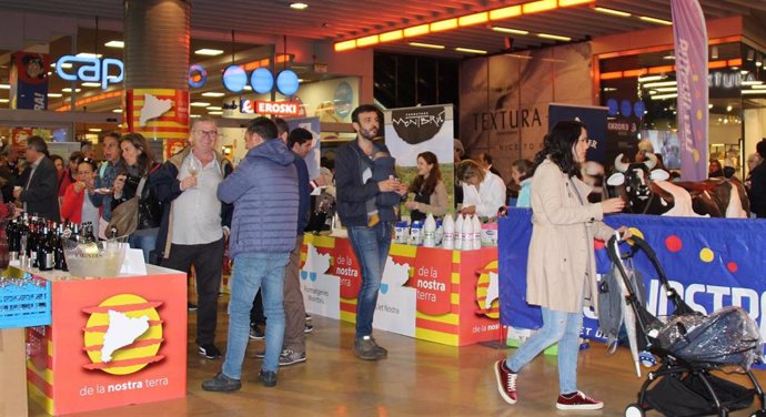 Unas 2.000 personas visitan la IV Feria de Caprabo de Productos de Proximidad de Barcelona