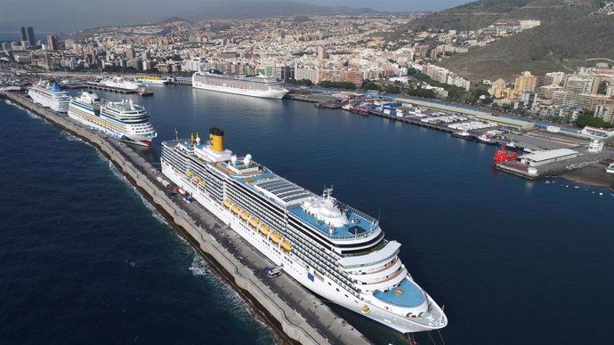 Canarias recibe más de un millón de cruceristas en el primer trimestre y 89 cruceros menos