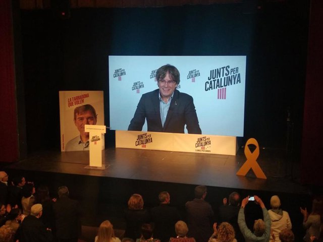 AMP.- 26M.- Puigdemont dice que la actitud del 1-O es el "antídoto ante las amenazas" que tiene Europa