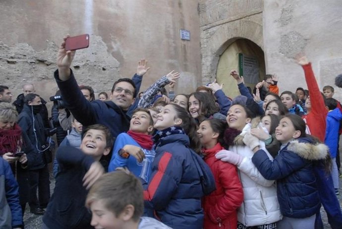 Granada.- 26M.- El alcalde irá a una boda este sábado y el resto opta por deporte o ir de tapas para el día de reflexión