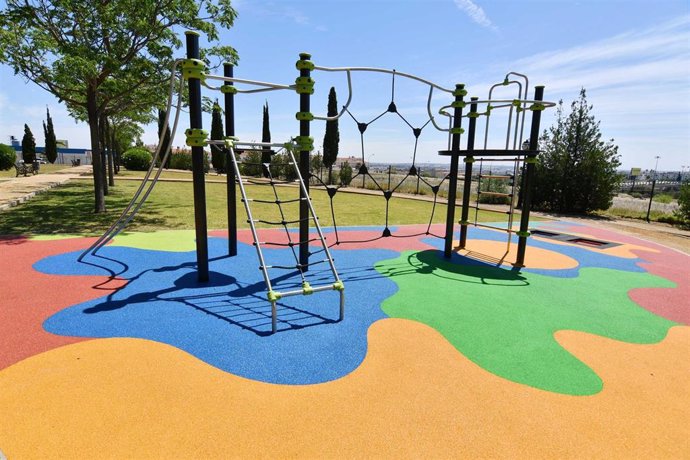 Sevilla.- Finalizan los trabajos de renovación de la zona infantil del parque Hacienda La Cartuja de Tomares
