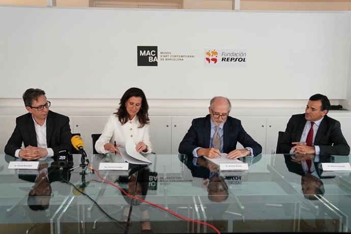 Fundación Macba y Repsol renuevan alianza para que el museo siga custodiando 41 obras de arte