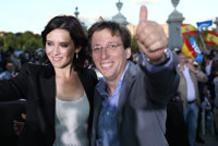 Ayuso saca pecho de la gestión del PP frente a la "maquinaria de generar frustración y paro" que es la izquierda