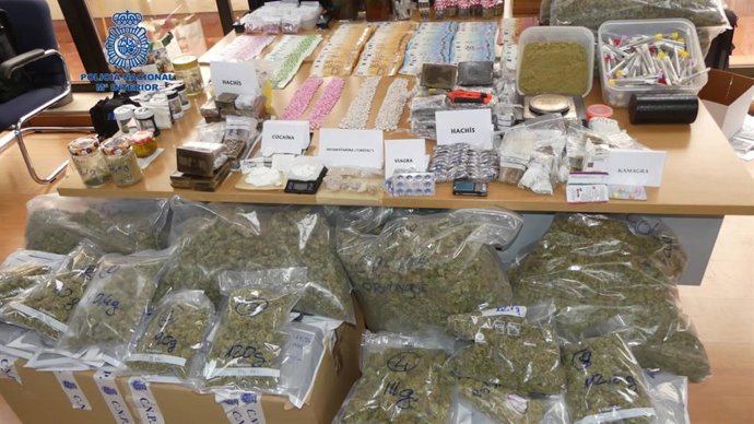 Successos.- Desarticulen una banda dedicada al trnsit de drogues que tenia 2.000 pastilles d'xtasis i 11 quilos d'haixix