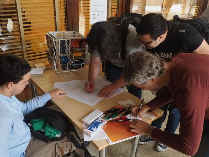 Unas 80 personas asisten en el ParcBit al I Encuentro de comunidades tecnológicas de Mallorca