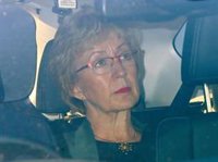 La ex jefa de los Conservadores en el Parlamento Andrea Leadsom presenta su candidatura para suceder a May