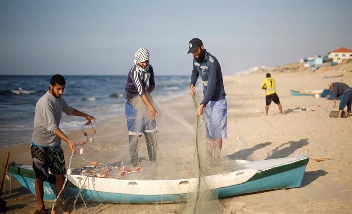O.Próximo.- Israel expande la zona de pesca en la Franja de Gaza hasta su máximo en casi 20 años