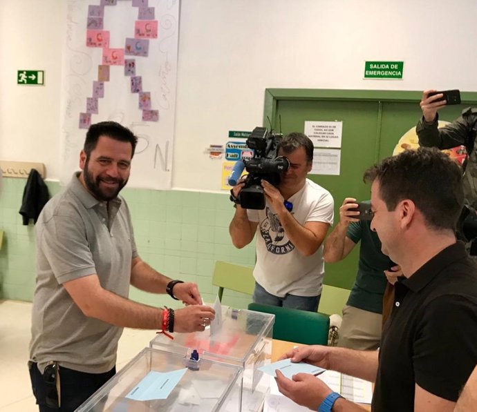 Cádiz.-26M.- Fran González (PSOE) se muestra optimista en que "el día va a acompañar en ese apoyo mayoritario al PSOE"