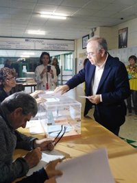 Bugallo apela a una "alta" participación y confía en que los compostelanos voten "con libertad y responsabilidad"