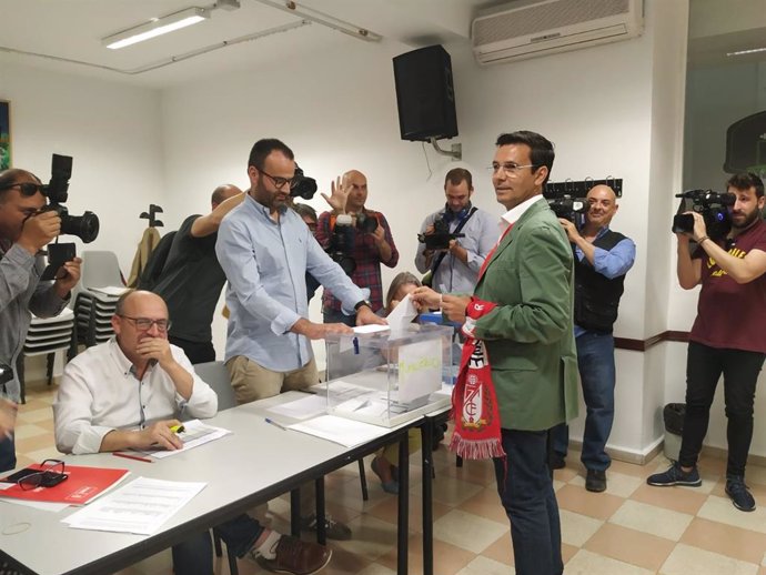 Granada.- 26M.- El alcalde anima a votar de forma "masiva" pensando en "los próximos años" en los que espera "diálogo"