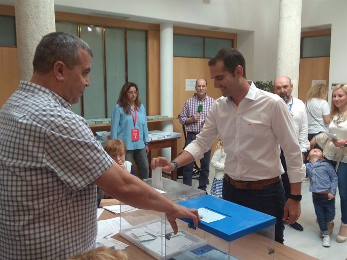 Almería.-26M.-Fernández-Pacheco (PP), "optimista" ante una jornada en la que los electores "votarán en conciencia" 