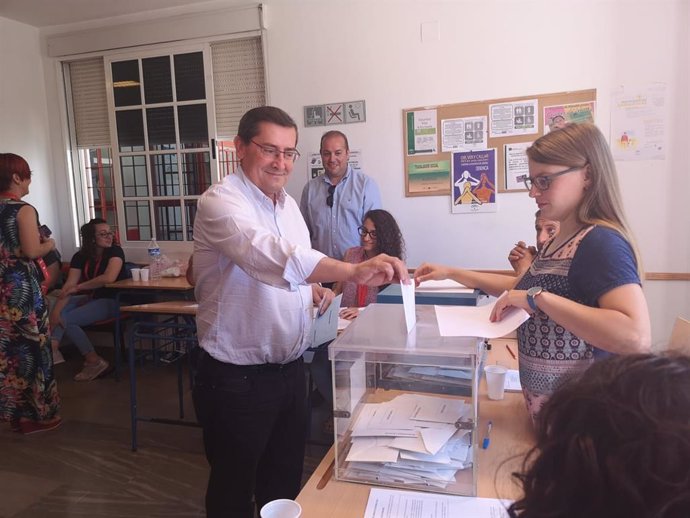 Granada.- 26M.- Entrena (PSOE) anima al voto en un día "muy importante" para pueblos, ciudades y Europa