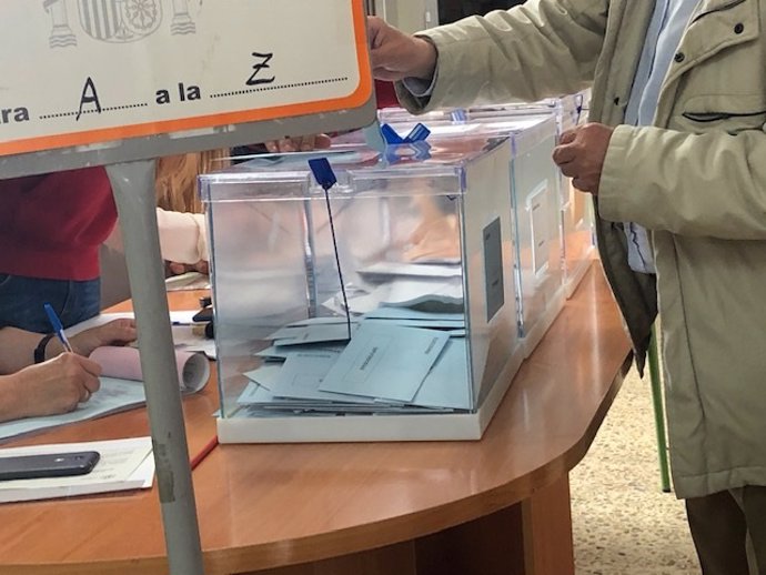 26M.- La Participación En Las Elecciones Autonómicas Alcanza El 38,92% A Las 14 Horas En Cantabria, Similar A 2015