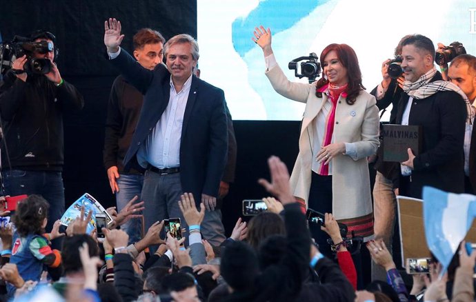 Argentina.- El dúo con Fernández de Kirchner rozaría la victoria directa en las elecciones argentinas, según sondeo