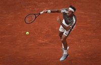 Federer, Nishikori y Tsitsipas debutan con triunfos por la vía rápida