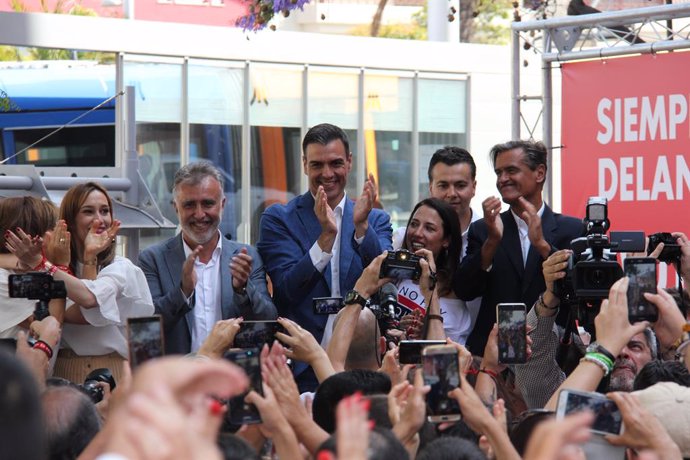 Acto público del PSOE en el barrio de Ofra, en Tenerife
