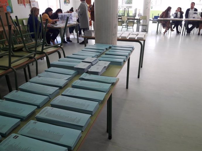26M.- Los gallegos votan con "tranquilidad" en una jornada con incidencias puntuales como la falta de papeletas 
