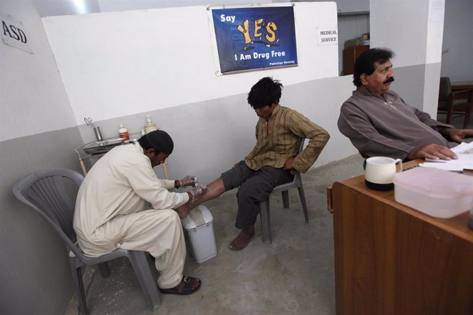 Pakistán.- Identificados en Pakistán casi 700 casos de VIH, la mayoría niños, por posible negligencia médica