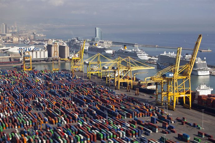 El Puerto de Barcelona aumenta en un 6,8% el tráfico de contenedores hasta abril