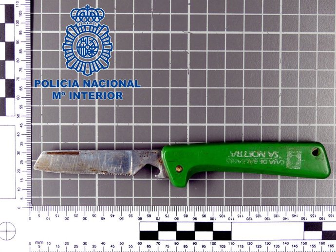 Sucesos.- Detenido por esgrimir una navaja de 10 centímetros y robar una tableta y 30 euros en Manacor
