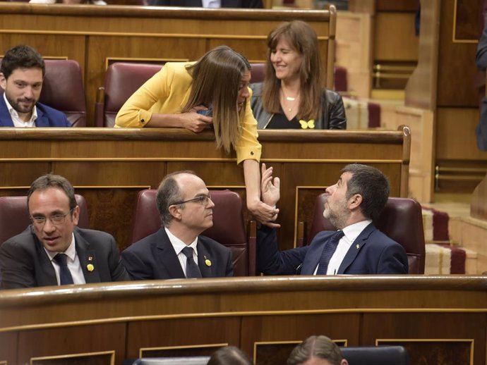 Los diputados suspendidos cobrarán casi un mes de sueldo del Congreso si confirman que el Parlament ya no les pagaba