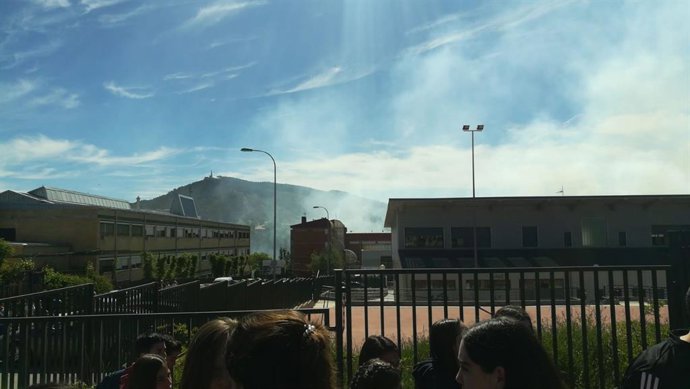 Sucesos.- Un incendio de pelusa de chopo provoca la evacuación del IES San José de Cuenca durante 20 minutos