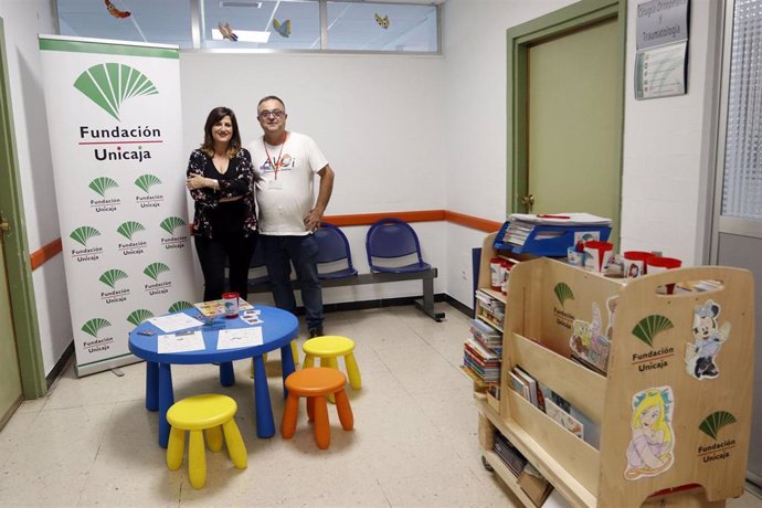 Málaga.- Unicaja.- Fundación Unicaja colabora con AVOI en la dinamización de las consultas externas del Materno Infantil