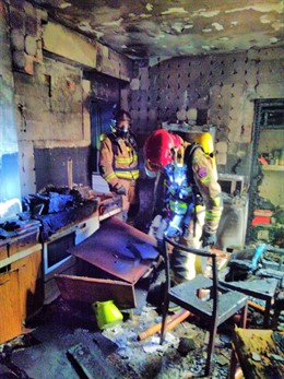 Sucesos.- Cuatro personas, atendidas por inhalación de humo en el incendio de un piso en Yecla