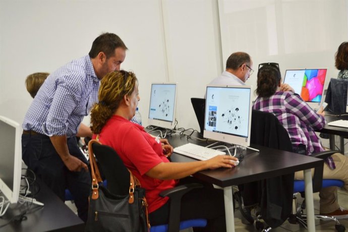 Pymes y profesionales del sector turístico de Puerto de la Cruz asisten a un taller sobre 'Email marketing'