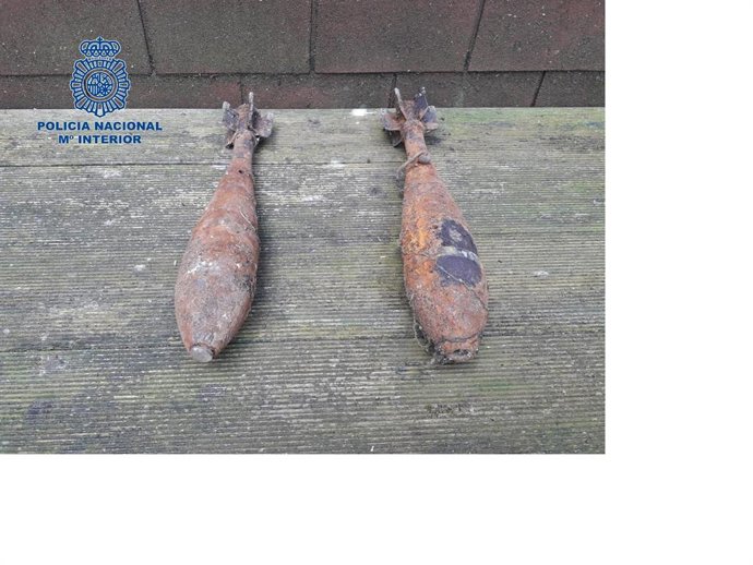 Sucesos.- La Policía Nacional desactiva dos granadas de mortero de la Guerra Civil en Oviedo