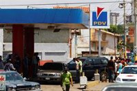 La gasolina pierde más valor en Venezuela, ¿cómo pagan los ciudadanos después de largas horas de cola?