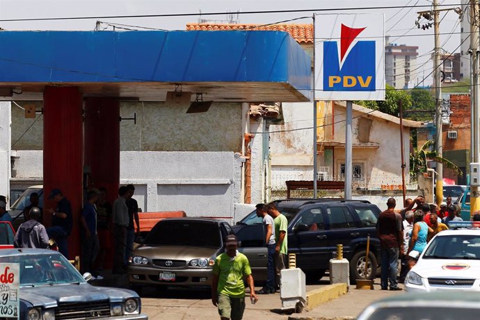 La gasolina pierde más valor en Venezuela, ¿cómo pagan los ciudadanos después de largas horas de cola?