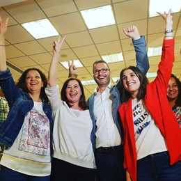 26M-M.- 'We llauri the champions' sona a la seu del PSIB, on els militants celebren la victria electoral