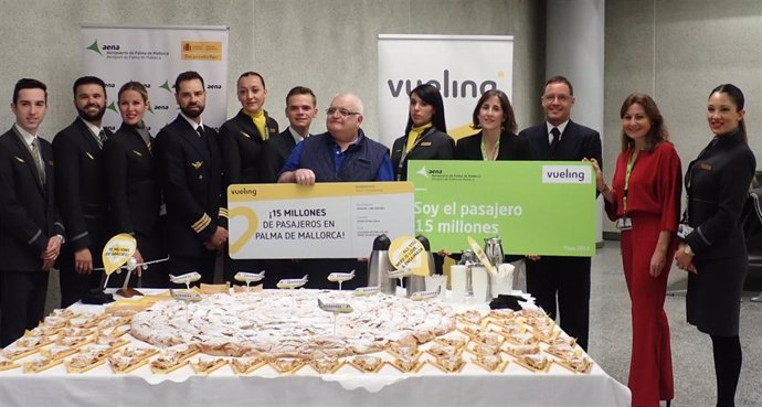 Vueling celebra en el Aeropuerto de Palma los 15 millones de pasajeros transportados a la capital mallorquina
