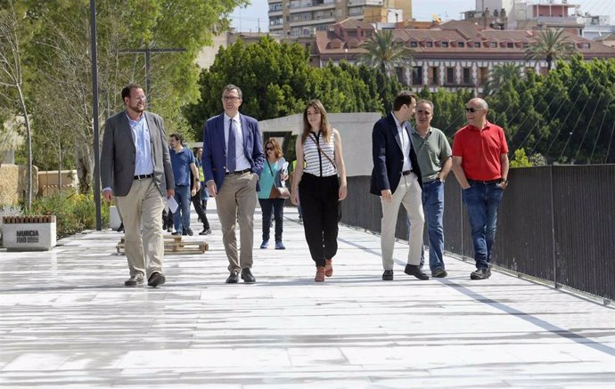 Los trabajos del paseo fluvial 'Murcia Río', que se abrirá a los murcianos en un mes, encaran su recta final