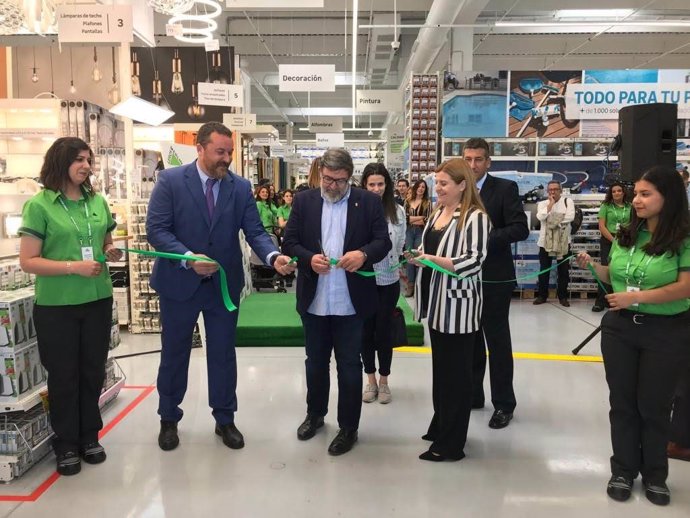 Castellón.- Leroy Merlin inaugura su nueva tienda en Vinars, en la que ha invertido 1,2 millones