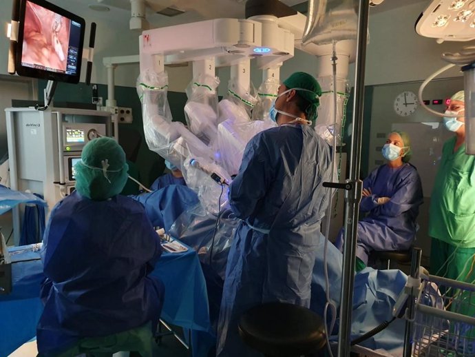 Canarias.- El HUC incorpora ginecología en las intervenciones con el robot quirúrgico Da Vinci