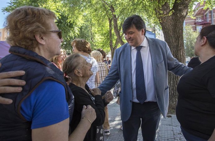 Huelva.-26M.- Gabriel Cruz defiende un proyecto con atención a "las familias más necesitadas para recuperarlas"