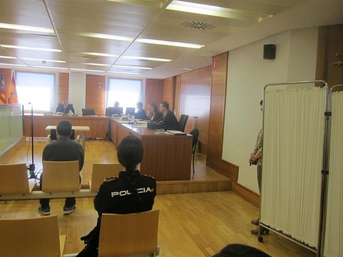 Absuelto el acusado de degollar a un cliente en su bar de Benicssim, que tendrá que internar en un centro psiquiátrico